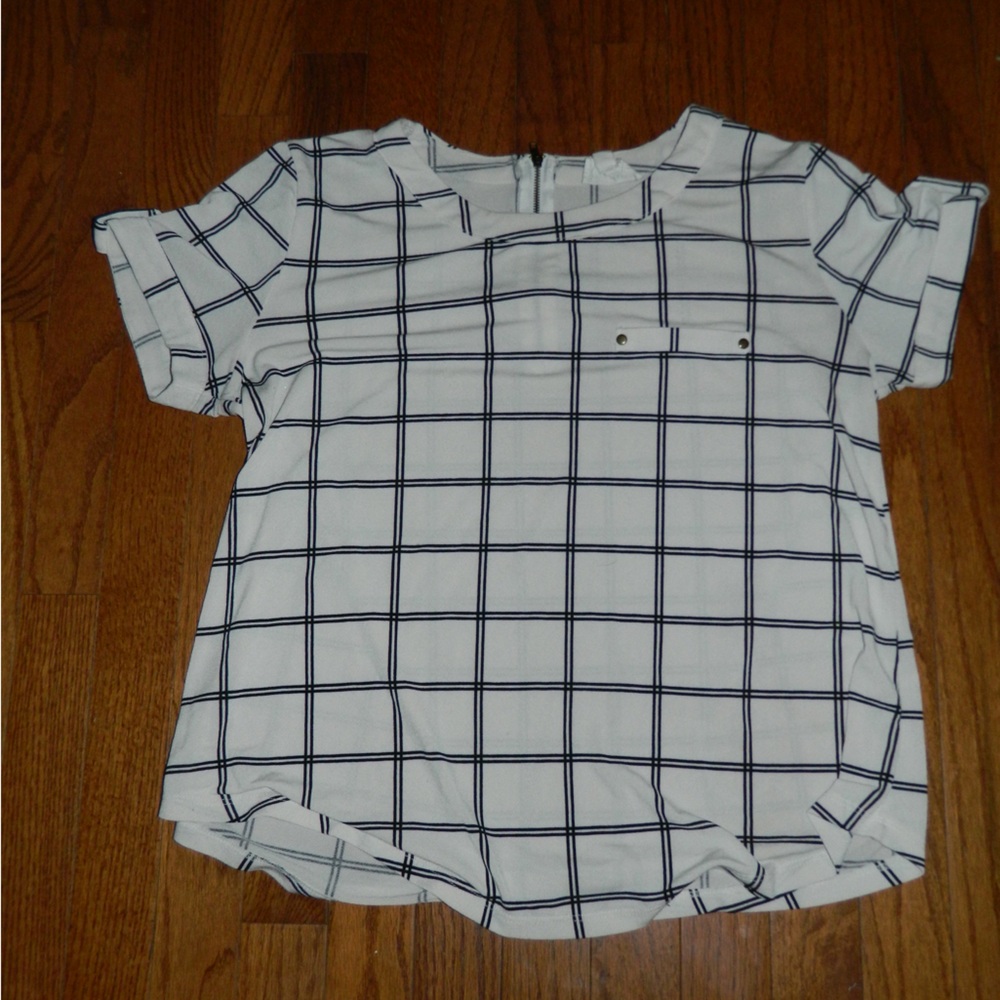 Stylish White and Black Checkered Short Sleeve Top